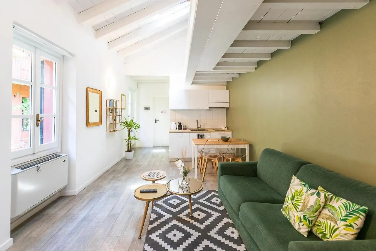 Appartamento Alzaia Naviglio Grande Milano Italia