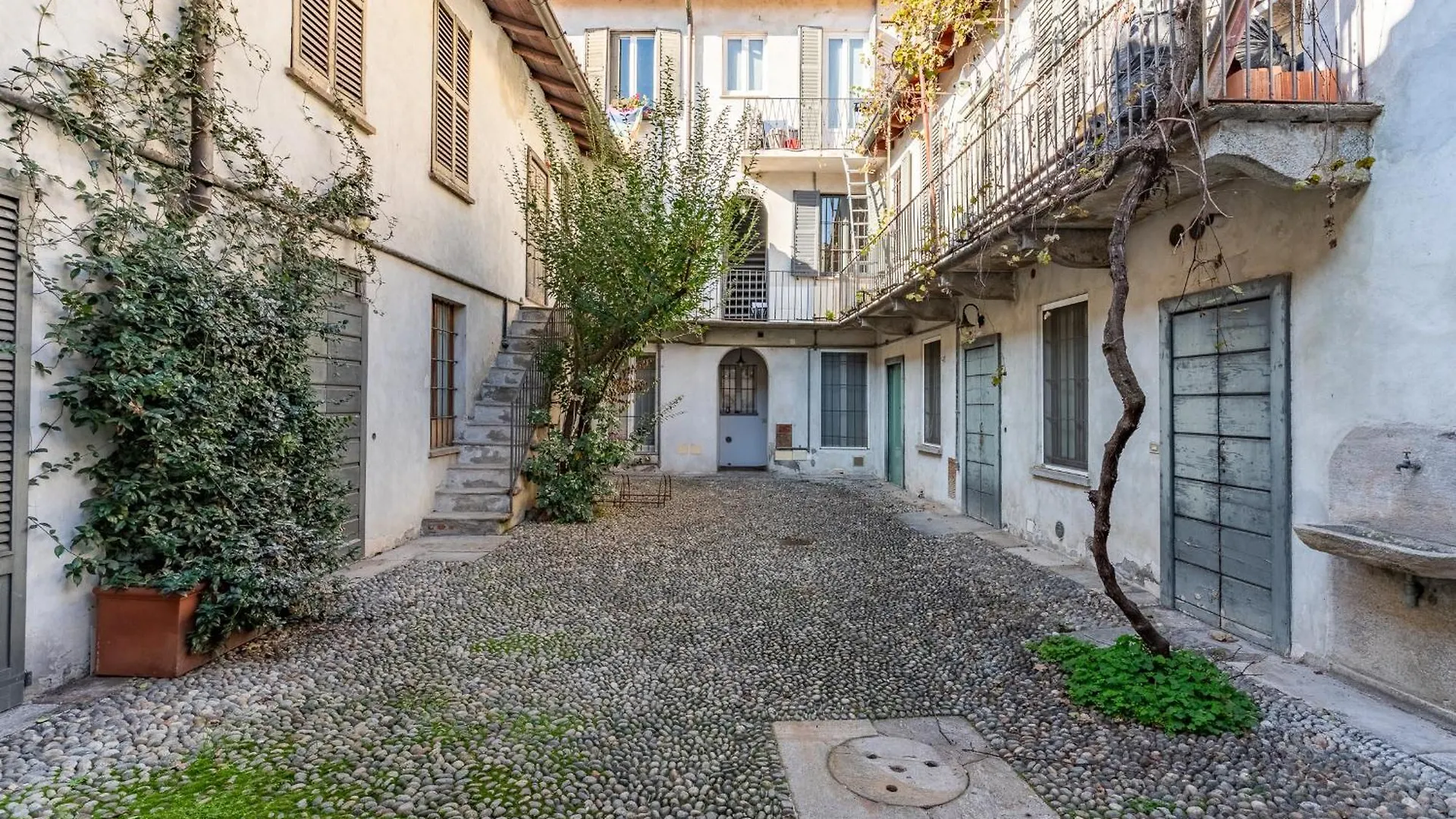 Appartamento Alzaia Naviglio Grande Milano
